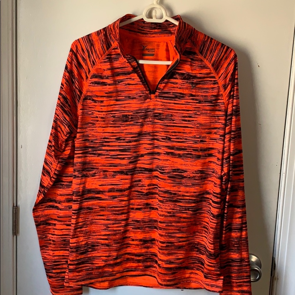 Old Navy men’s medium long sleeved go-dry shirt